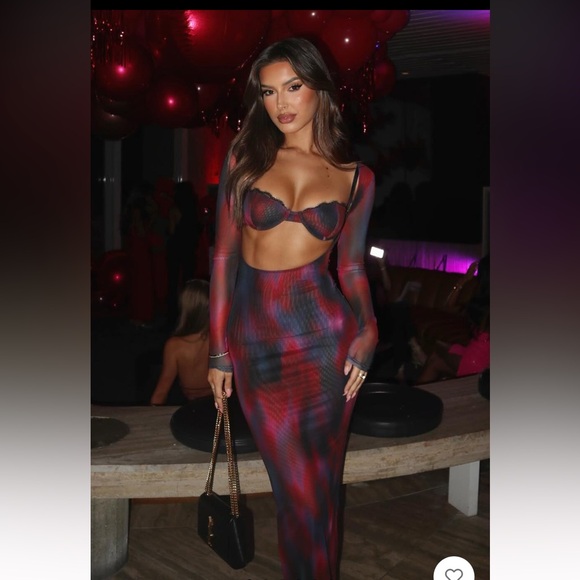 White Fox Let Me think Long Sleeve Maxi Raspberry - Picture 2 of 6